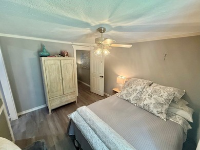 This stunning 2-bedroom, 2-bath partially furnished manufactured on Pendleton Harbor in Texas - for sale on GolfHomes.com, golf home, golf lot