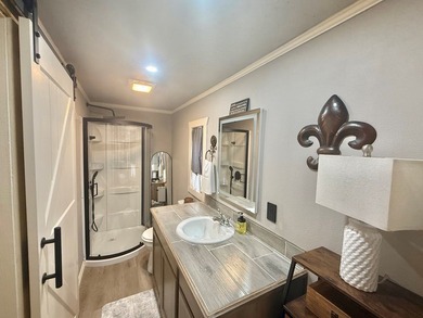 This stunning 2-bedroom, 2-bath partially furnished manufactured on Pendleton Harbor in Texas - for sale on GolfHomes.com, golf home, golf lot