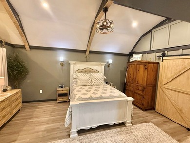 This stunning 2-bedroom, 2-bath partially furnished manufactured on Pendleton Harbor in Texas - for sale on GolfHomes.com, golf home, golf lot