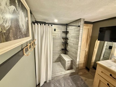 This stunning 2-bedroom, 2-bath partially furnished manufactured on Pendleton Harbor in Texas - for sale on GolfHomes.com, golf home, golf lot