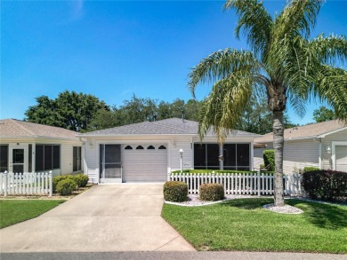 BOND PAID!  Beautiful  WELL MAINTAINED. ONE OWNER,  2 Bed 2 Bath on Oakleigh Executive Golf Course in Florida - for sale on GolfHomes.com, golf home, golf lot