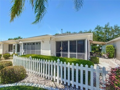 BOND PAID!  Beautiful  WELL MAINTAINED. ONE OWNER,  2 Bed 2 Bath on Oakleigh Executive Golf Course in Florida - for sale on GolfHomes.com, golf home, golf lot