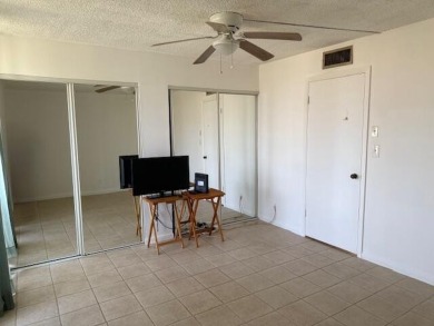 Great opportunity to own this cute condo in Sunrise Lakes on Sunrise Lakes Phase III in Florida - for sale on GolfHomes.com, golf home, golf lot
