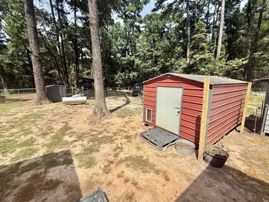 This stunning 2-bedroom, 2-bath partially furnished manufactured on Pendleton Harbor in Texas - for sale on GolfHomes.com, golf home, golf lot