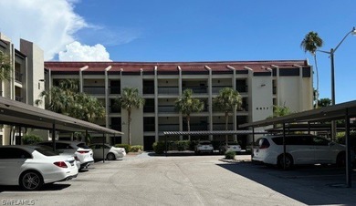 SUPER value and SUPER convenient! This first-floor 2-bedroom on The Landings Yacht, Golf and Tennis Club in Florida - for sale on GolfHomes.com, golf home, golf lot