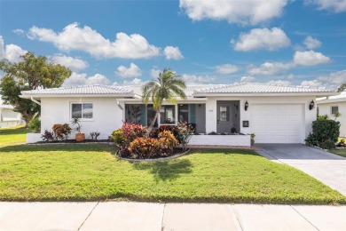 55+ Florida lifestyle at its finest! This updated Eden model on Mainlands Golf Club in Florida - for sale on GolfHomes.com, golf home, golf lot