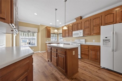 Super Spacious 3 bedroom, 2 bath home ready for you to make it on Winding Creek Executive Course in New York - for sale on GolfHomes.com, golf home, golf lot