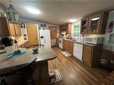 Quiet and peaceful 3 bed, 2 bath home overlooking Edgewood on Edgewood Country Club in West Virginia - for sale on GolfHomes.com, golf home, golf lot
