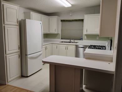 Over 1200 sq. ft. of comfortable living with a 1 car garage on Ocala Palms Golf and Country Club in Florida - for sale on GolfHomes.com, golf home, golf lot