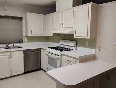 Over 1200 sq. ft. of comfortable living with a 1 car garage on Ocala Palms Golf and Country Club in Florida - for sale on GolfHomes.com, golf home, golf lot