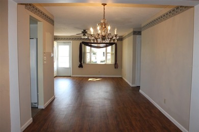 This single-family home located in Unit 2 of Mainlands by the on Mainlands Golf Club in Florida - for sale on GolfHomes.com, golf home, golf lot