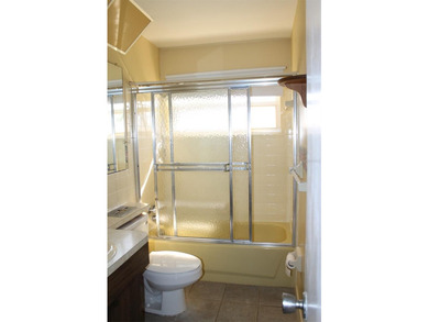 This single-family home located in Unit 2 of Mainlands by the on Mainlands Golf Club in Florida - for sale on GolfHomes.com, golf home, golf lot