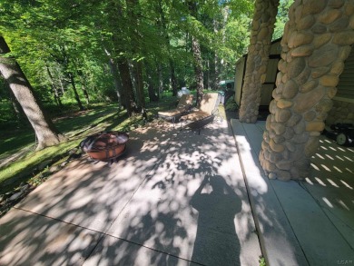 Adorable 2 bed/2 bath home south of Lake Leann with Lake access on Lake LeAnn Golf Course in Michigan - for sale on GolfHomes.com, golf home, golf lot