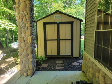 Adorable 2 bed/2 bath home south of Lake Leann with Lake access on Lake LeAnn Golf Course in Michigan - for sale on GolfHomes.com, golf home, golf lot