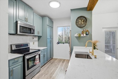 Welcome to this impeccable, move-in ready 3 BR/2.5 BA, END-UNIT on Heritage Isles Golf and Country Club in Florida - for sale on GolfHomes.com, golf home, golf lot