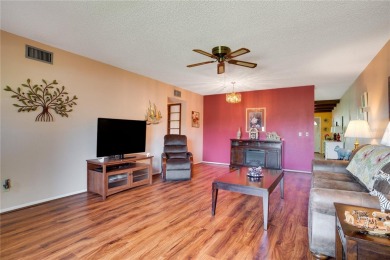 ** COME IN ** Welcome, make yourself at home in this 2 bedroom 2 on On Top Of The World Golf Course in Florida - for sale on GolfHomes.com, golf home, golf lot