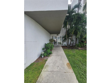 Large Corner condo (1,126.24 sqft) that has been converted into on Normandy Shores Golf Course in Florida - for sale on GolfHomes.com, golf home, golf lot