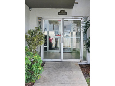 Large Corner condo (1,126.24 sqft) that has been converted into on Normandy Shores Golf Course in Florida - for sale on GolfHomes.com, golf home, golf lot