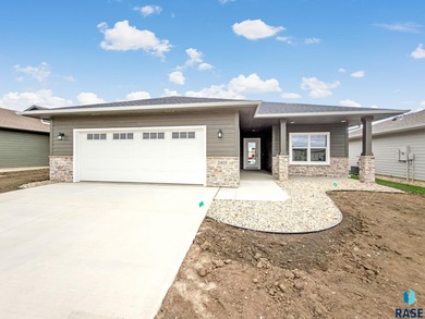 Extremely Popular Justice Floor Plan Villa Home in Brandon's on Brandon Municipal Golf Course in South Dakota - for sale on GolfHomes.com, golf home, golf lot