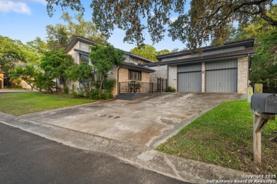 Don't miss this adorable 2-bedroom home located in the heart of on Fair Oaks Ranch Golf and Country Club in Texas - for sale on GolfHomes.com, golf home, golf lot