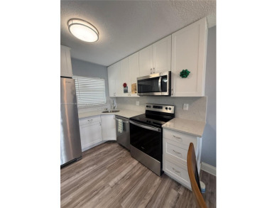 Beautifully upgraded 1 bedroom 1 bath  condo with shaker on Sunrise Lakes Phase III in Florida - for sale on GolfHomes.com, golf home, golf lot