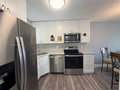 Beautifully upgraded 1 bedroom 1 bath  condo with shaker on Sunrise Lakes Phase III in Florida - for sale on GolfHomes.com, golf home, golf lot