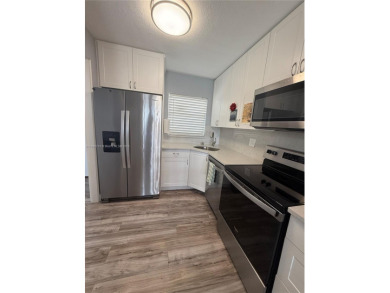 Beautifully upgraded 1 bedroom 1 bath  condo with shaker on Sunrise Lakes Phase III in Florida - for sale on GolfHomes.com, golf home, golf lot