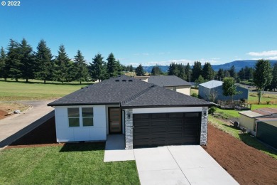 Beautiful New Construction Home located along the Columbia River on Skyline Golf Course in Washington - for sale on GolfHomes.com, golf home, golf lot