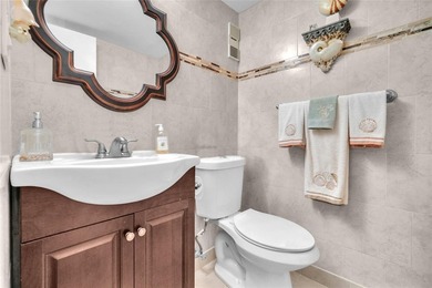 Live the Florida Resort-Lifestyle in this spacious 3-bedroom, 2 on Inverrary Country Club in Florida - for sale on GolfHomes.com, golf home, golf lot