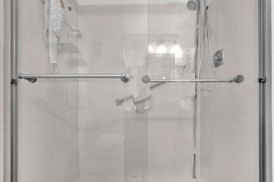 Live the Florida Resort-Lifestyle in this spacious 3-bedroom, 2 on Inverrary Country Club in Florida - for sale on GolfHomes.com, golf home, golf lot