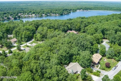 Nestled in the heart of Fairfield Glade North, this 2006-built on Heatherhurst Golf Course in Tennessee - for sale on GolfHomes.com, golf home, golf lot