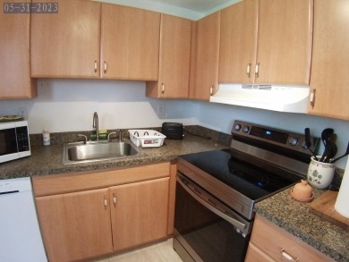 55+ Senior Community. Two-bedrooms condo. Tile throughout on Kings Point Golf -Flanders Way in Florida - for sale on GolfHomes.com, golf home, golf lot