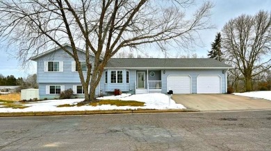 This beautifully maintained 4 bedroom, 2 bath home on the edge on Rolling Oaks Golf Course in Wisconsin - for sale on GolfHomes.com, golf home, golf lot