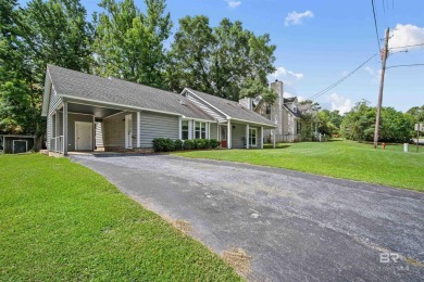 Better Than New and Priced to Sell!This beautiful 3/2 home has on Lake Forest Yacht and Country Club in Alabama - for sale on GolfHomes.com, golf home, golf lot