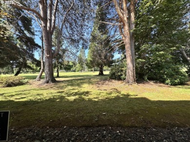 Condo with frontage on Rock Creek Golf club 10th hole 2 bedrooms on Rock Creek Country Club in Oregon - for sale on GolfHomes.com, golf home, golf lot
