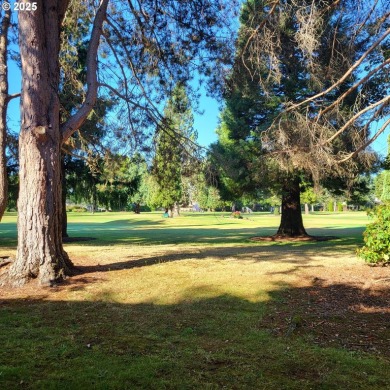 Condo with frontage on Rock Creek Golf club 10th hole 2 bedrooms on Rock Creek Country Club in Oregon - for sale on GolfHomes.com, golf home, golf lot