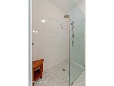 This 3 BR, 2.5 bathroom Osprey Ridge end unit condo in the on Sea Trail Golf Resort in North Carolina - for sale on GolfHomes.com, golf home, golf lot