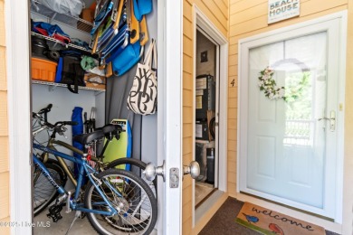 This 3 BR, 2.5 bathroom Osprey Ridge end unit condo in the on Sea Trail Golf Resort in North Carolina - for sale on GolfHomes.com, golf home, golf lot