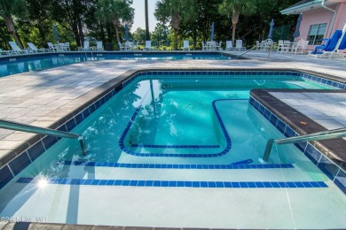 This 3 BR, 2.5 bathroom Osprey Ridge end unit condo in the on Sea Trail Golf Resort in North Carolina - for sale on GolfHomes.com, golf home, golf lot