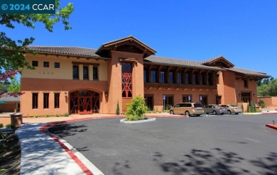 PROFESSIONAL PHOTOS AVAILABLE MONDAY NOV 3RD. MCC living at its on Moraga Country Club in California - for sale on GolfHomes.com, golf home, golf lot