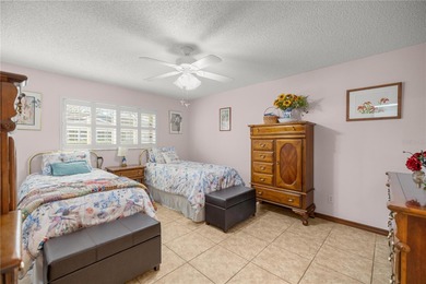 Under contract-accepting backup offers. Welcome home to easy on On Top of the World Golf Course in Florida - for sale on GolfHomes.com, golf home, golf lot