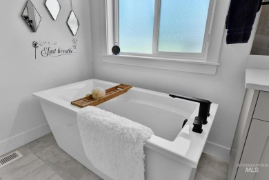Step into refined elegance with this stunning residence in on Hunters Point Golf Club in Idaho - for sale on GolfHomes.com, golf home, golf lot
