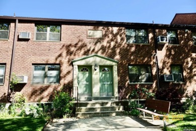 Extremely well-kept unit, huge 2 bedroom with 20*18 living on Douglaston Park Golf Course in New York - for sale on GolfHomes.com, golf home, golf lot