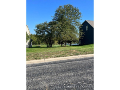 Wonderful LEVEL lot located on the 13th green of Old Kinderhook on The Club At Old Kinderhook in Missouri - for sale on GolfHomes.com, golf home, golf lot