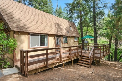 Welcome to this charming 2-story Moonridge cabin, perfectly on Big Bear Mountain Ski and Golf Resort in California - for sale on GolfHomes.com, golf home, golf lot