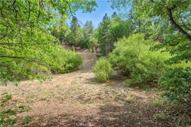 Welcome to this charming 2-story Moonridge cabin, perfectly on Big Bear Mountain Ski and Golf Resort in California - for sale on GolfHomes.com, golf home, golf lot
