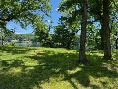 The BEST OF THE BEST. Top floor corner unit toward the lake on Don Gardner Par 3 Golf Course in Missouri - for sale on GolfHomes.com, golf home, golf lot