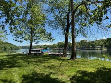 The BEST OF THE BEST. Top floor corner unit toward the lake on Don Gardner Par 3 Golf Course in Missouri - for sale on GolfHomes.com, golf home, golf lot