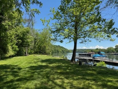 The BEST OF THE BEST. Top floor corner unit toward the lake on Don Gardner Par 3 Golf Course in Missouri - for sale on GolfHomes.com, golf home, golf lot