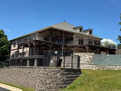 The BEST OF THE BEST. Top floor corner unit toward the lake on Don Gardner Par 3 Golf Course in Missouri - for sale on GolfHomes.com, golf home, golf lot